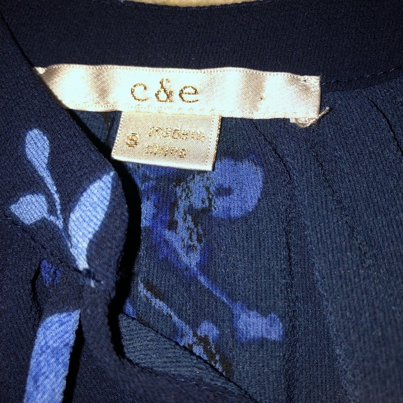 Pre-Owned C&E Floral V-Neck Blouse - Picture 5 of 7